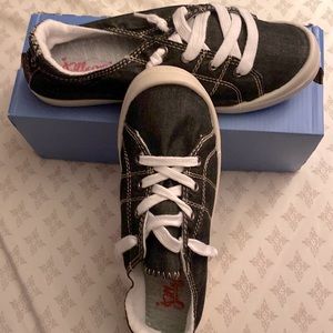 Jelly Pop Comfort Fit Shoes. BRAND NEW! Size 9.5 Black Denim